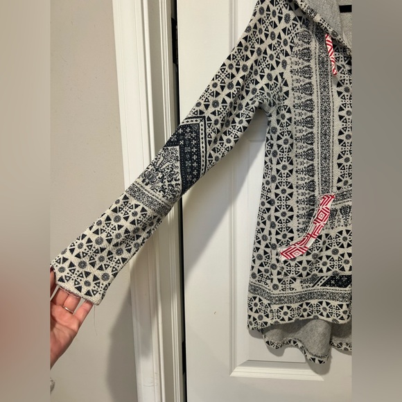 Anama Navy Blue & White Geometric Print High Low Hem Zip Up Hoodie - Picture 3 of 16